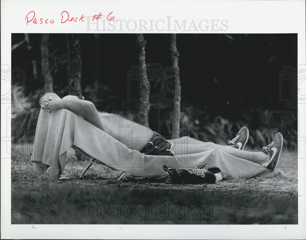 1986 Press Photo Sunbathing/Anclote Beach Florida - Historic Images