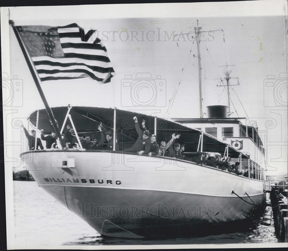 1953 Press Photo US Soldiers On Williamsburg Ship - Historic Images