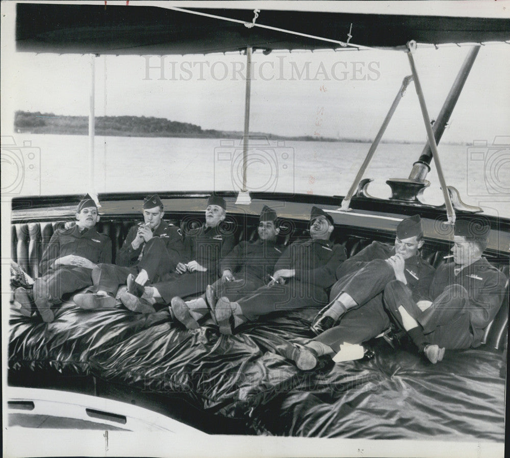 1953 Press Photo War Veterans On Stern Of Ship - Historic Images