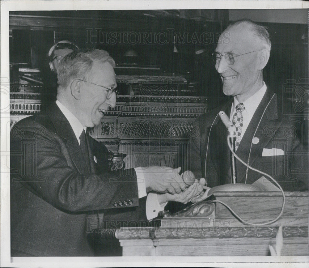 1955 Press Photo Dr. Paul S. Wright Accepts Gavel From Predecessor
