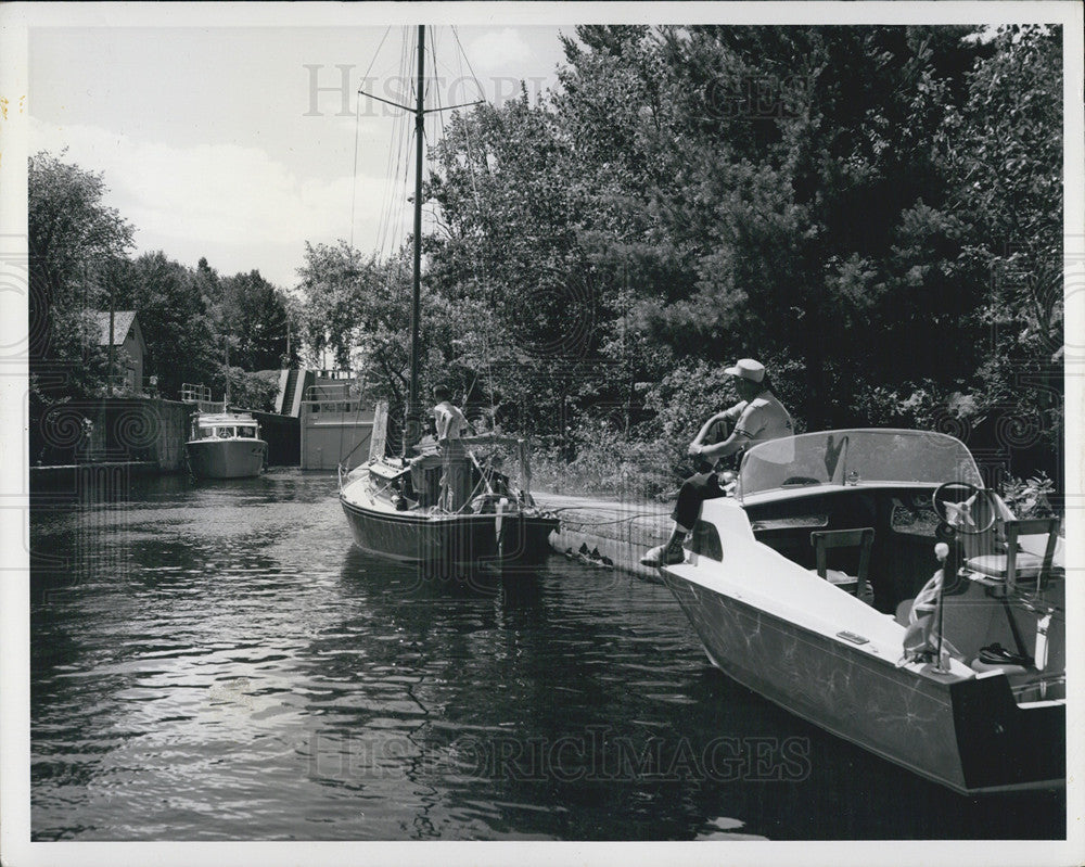 Press Photo Cruising at Trent &amp; Rideau waterways in Ontario Canada - Historic Images