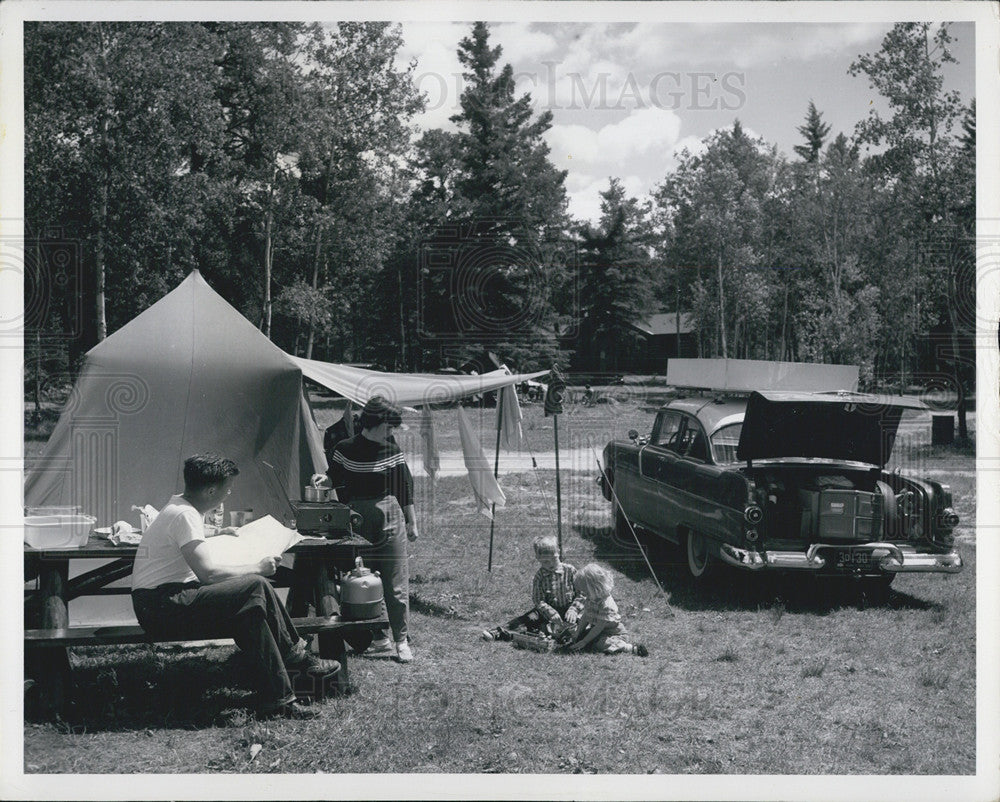 Press Photo Campers having fun at Rushing River Park, Kenora Ontario Canada - Historic Images