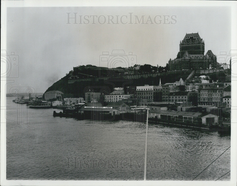 1965 Press Photo The walled city of Quebec &amp; the ChÃƒÆ’Ã‚Â¢teau Frontenac Hotel - Historic Images