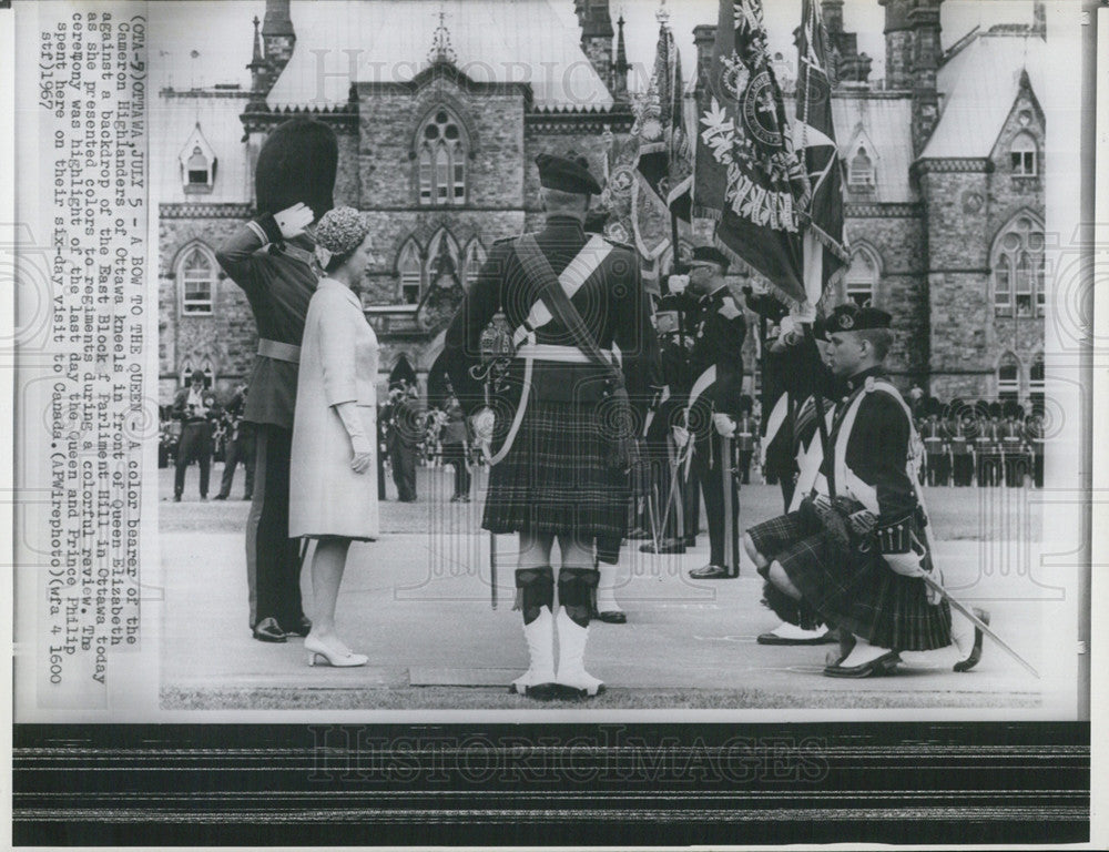 1967 Press Photo Color bearer of the Cameron Highlanders of Ottawa - Historic Images