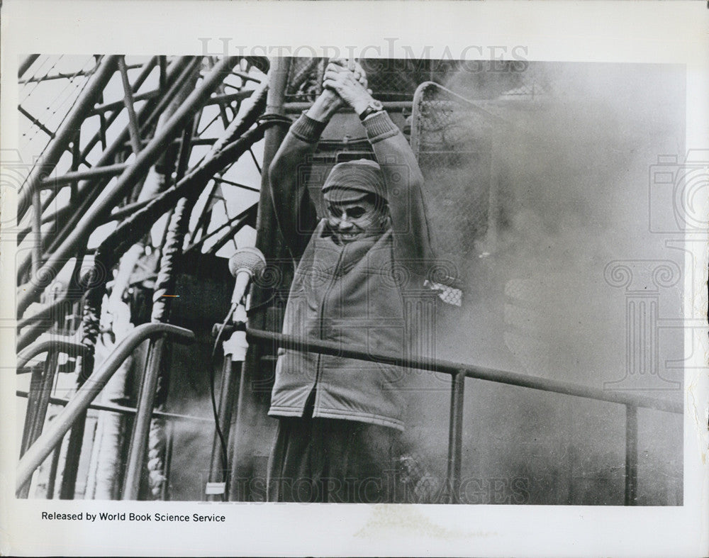 1969 Press Photo Cosmonaut Georgi Beregovy salutes cheering crowd - Historic Images