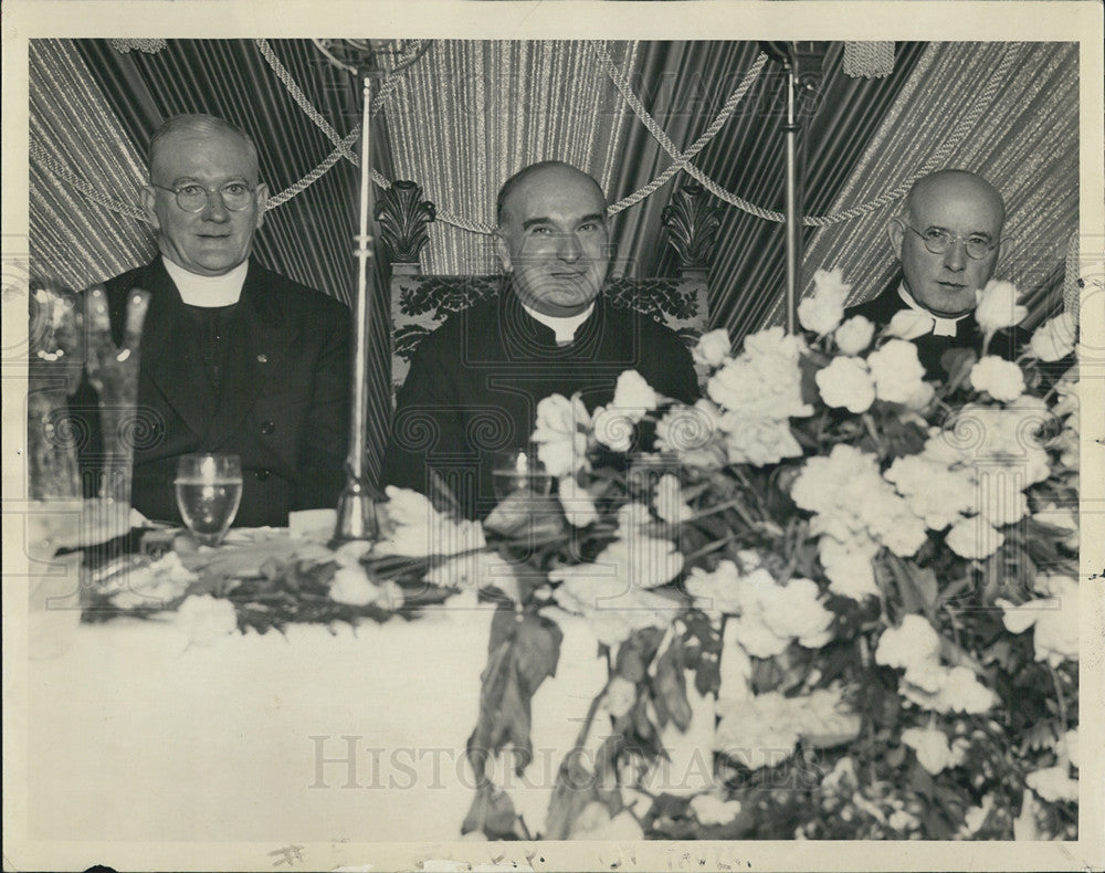 1935 Press Photo Fatther George McCarthy, Bishop Bernard Sheil &amp; Rev Monsgr Egan - Historic Images