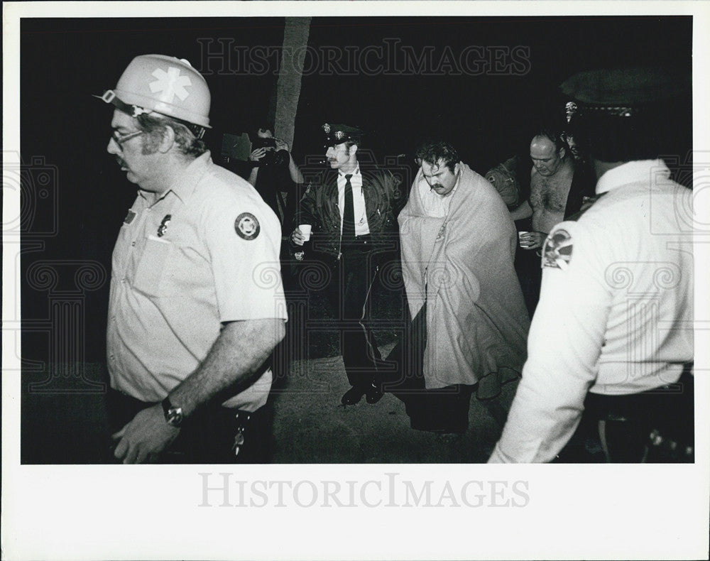 1980 Press Photo Military Water Craft Accident Survivors - Historic Images