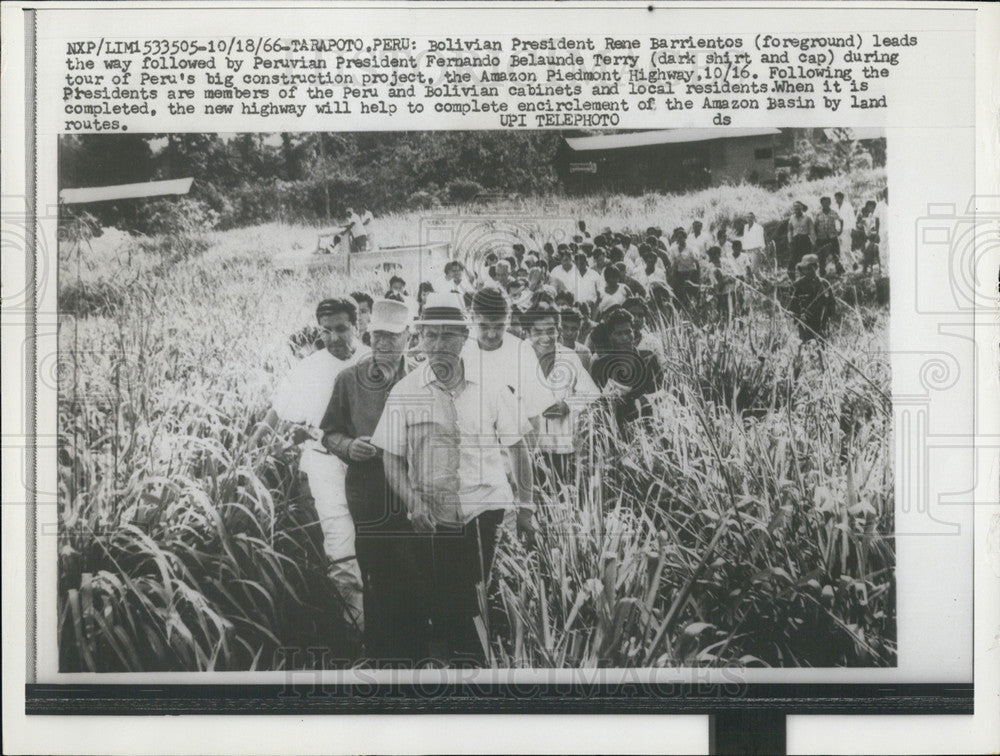 1966 Press Photo Bolivian and Peruvian Presidents touring construction project - Historic Images