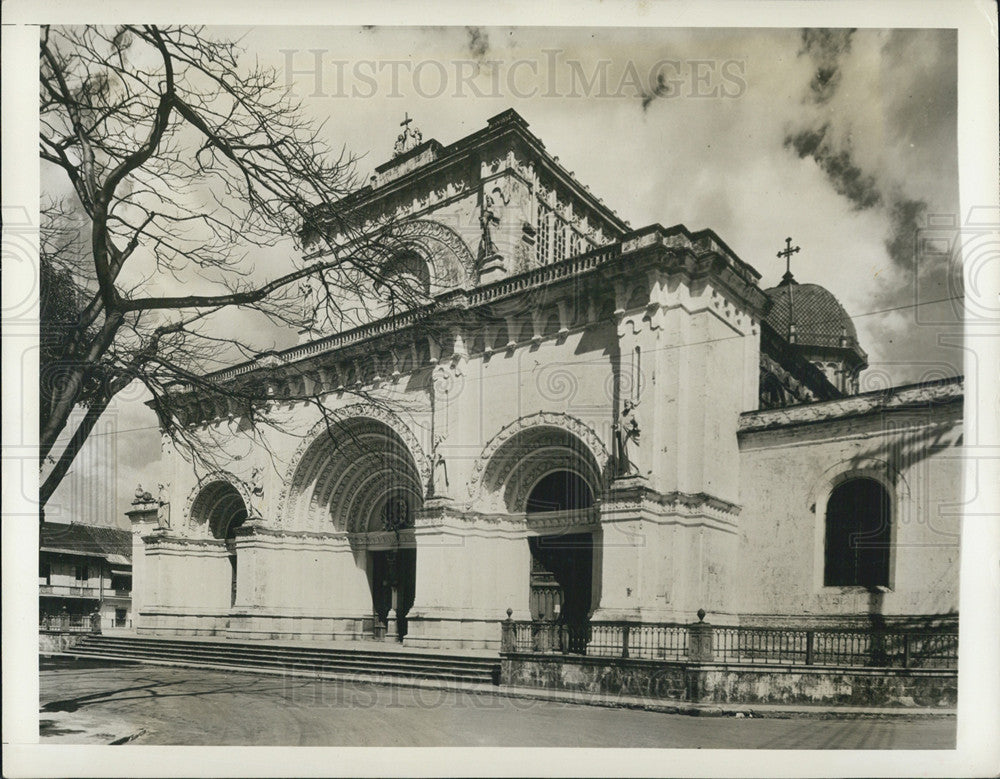 1941 Press Photo The Million dollar Manila Cathedral under treat of Japanese bombing - Historic Images