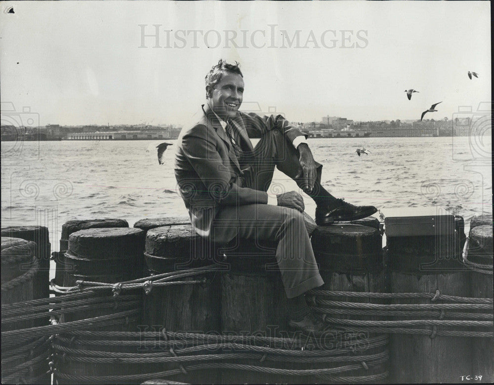 1966 Press Photo Jason Robards Is Murray By Hudson River In &quot;A Thousand Clowns&quot; - Historic Images