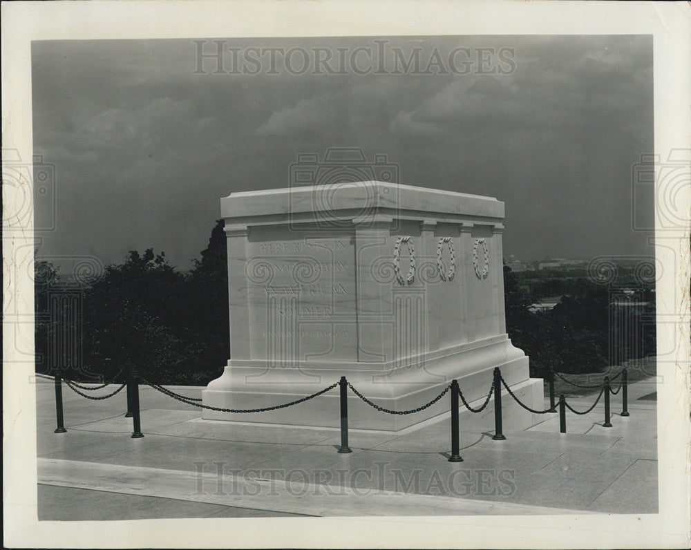 1998 Press Photo Tomb of Unkown Soldiers in Arlington National Cemetery in Va - Historic Images