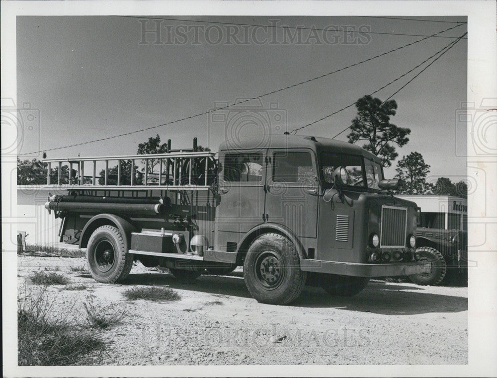 1960 Press Photo Hudson Volunteer Fire Department Fire Engine - Historic Images