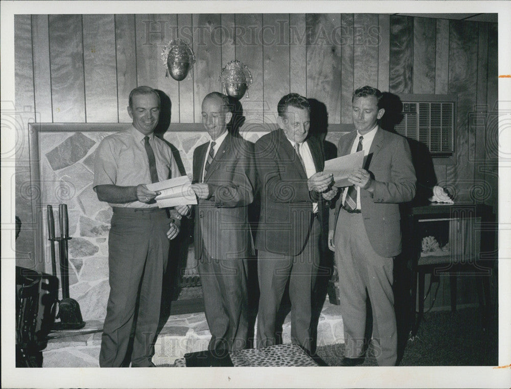 1970 Press Photo Hudson Beach SR 52 Fire Department Receives Charter From State - Historic Images