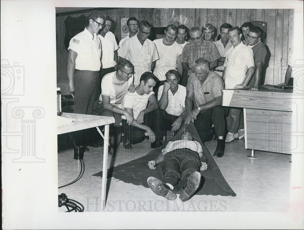 1970 Press Photo Hudson Volunteer Fire Dept. Drills Rescue Procedures - Historic Images