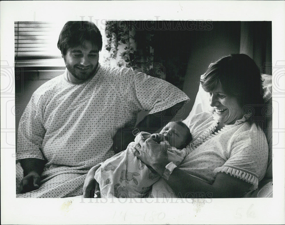 1982 Press Photo Yates Baby New Year - Historic Images