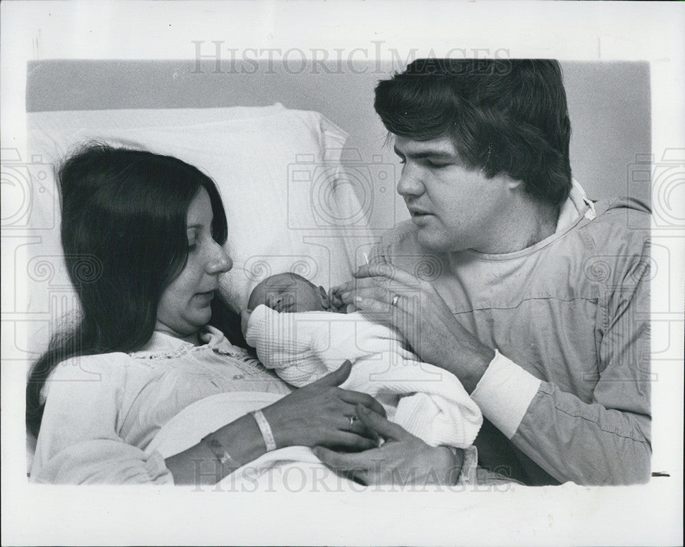 1981 Press Photo Stanton New Year Baby - Historic Images