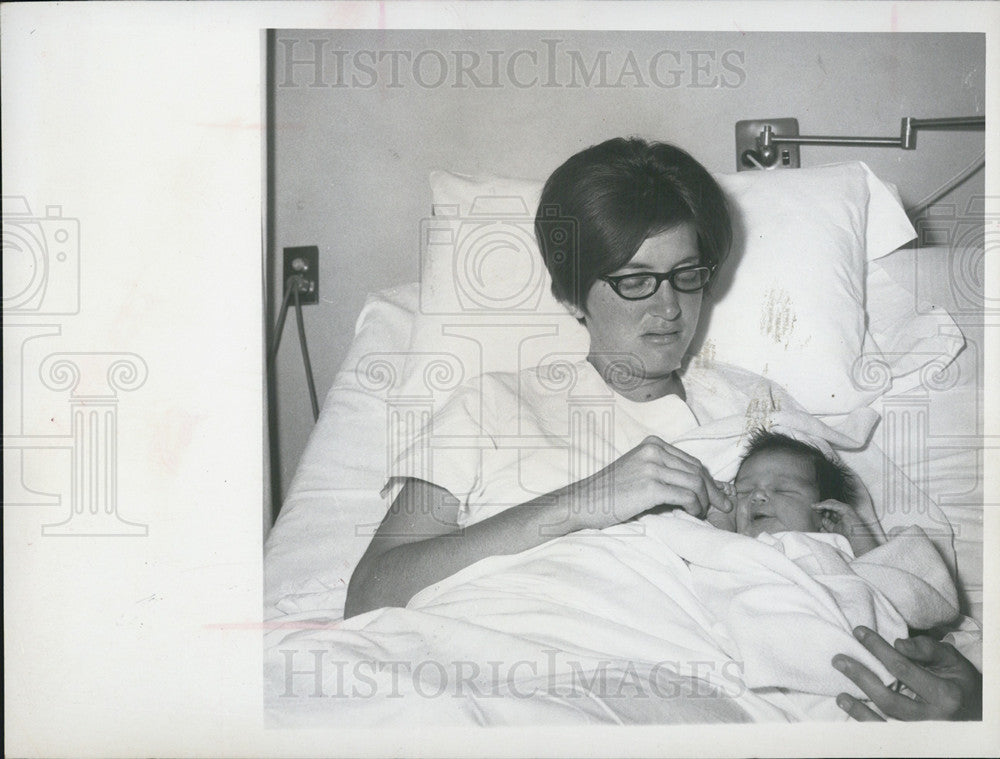 1968 Press Photo Manatee County First Baby of 1968, Christine Marie Enrique - Historic Images