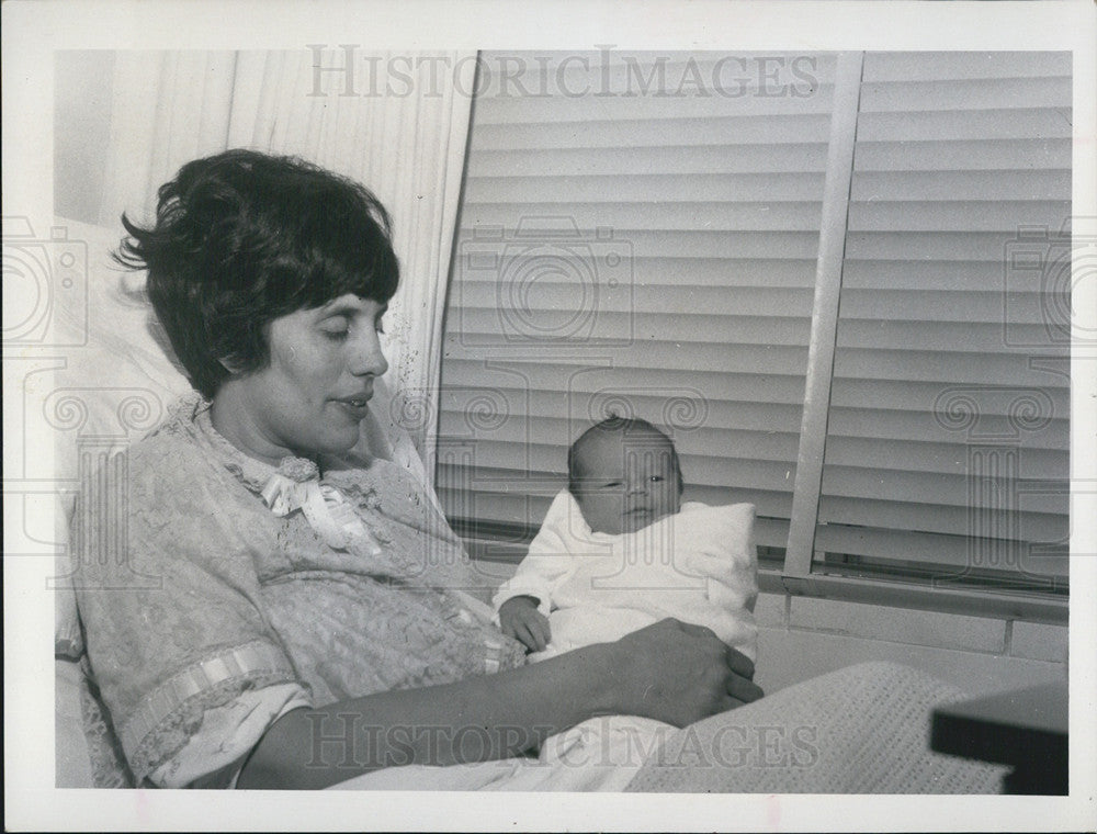 1969 Press Photo Mrs. Richard Donald And Newborn Baby Son, New Year&#39;s Baby - Historic Images