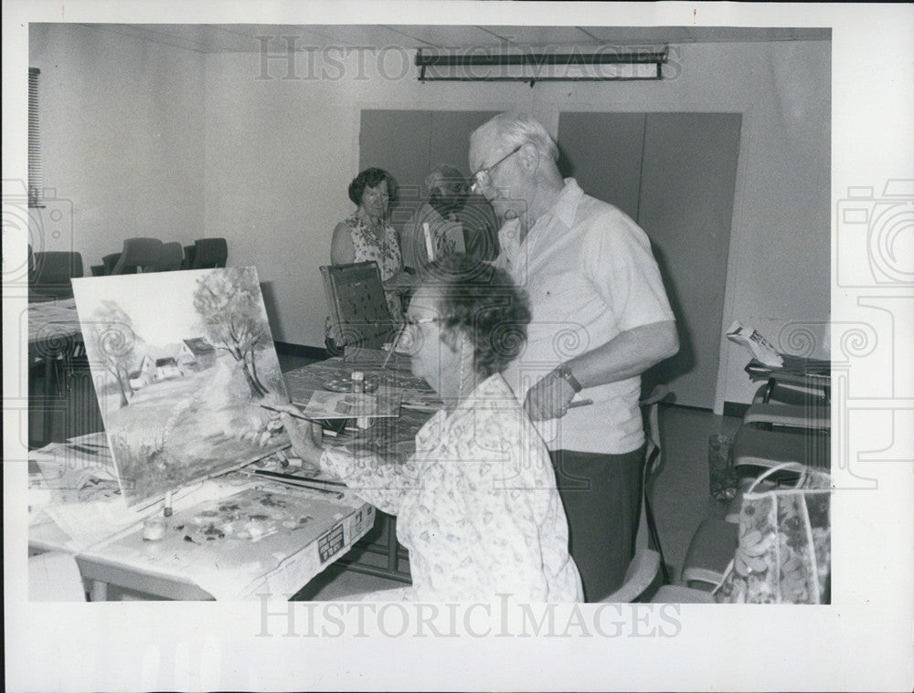 1982 Press Photo Helen Ellis Works On Oil Landscape At Beverly Hills Art Group - Historic Images