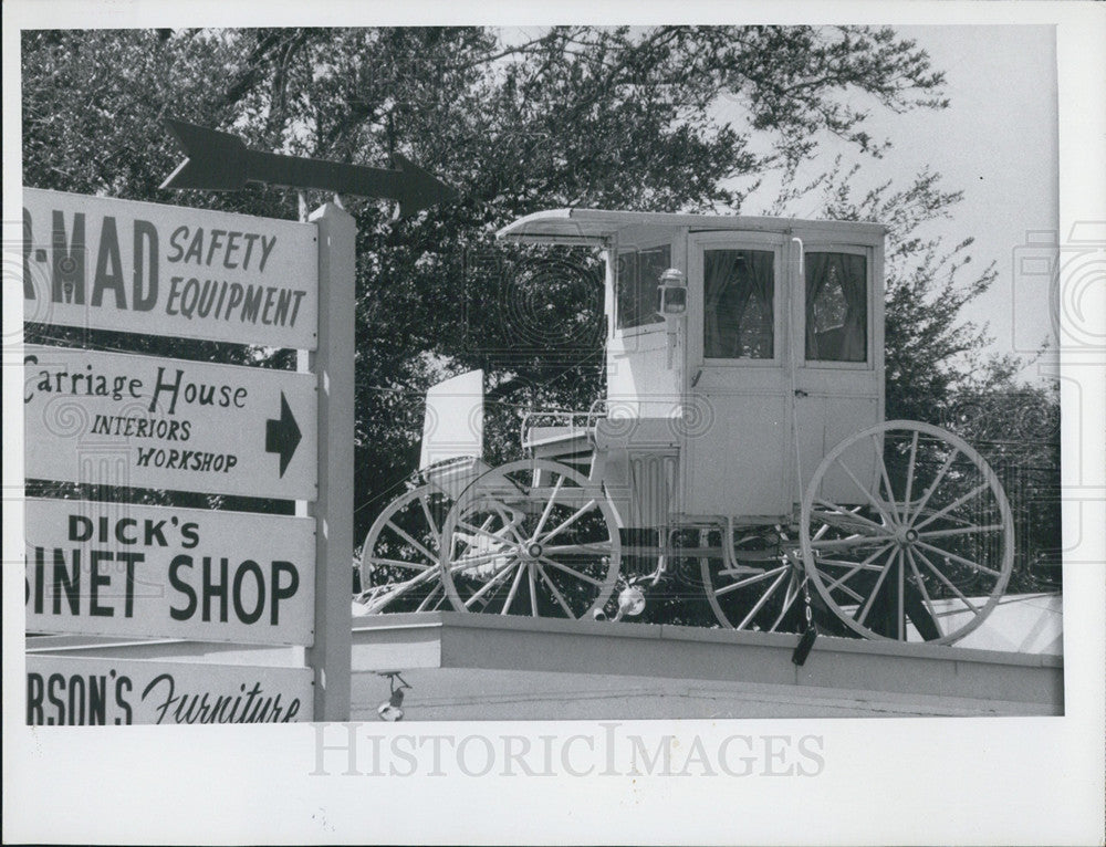 1967 Press Photo Belleview Bluff Old Time Coach Sits Unhitched - Historic Images