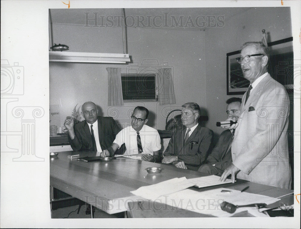 1969 Press Photo Senator Bill Young & WESPAC Pres John Fuller - Historic Images