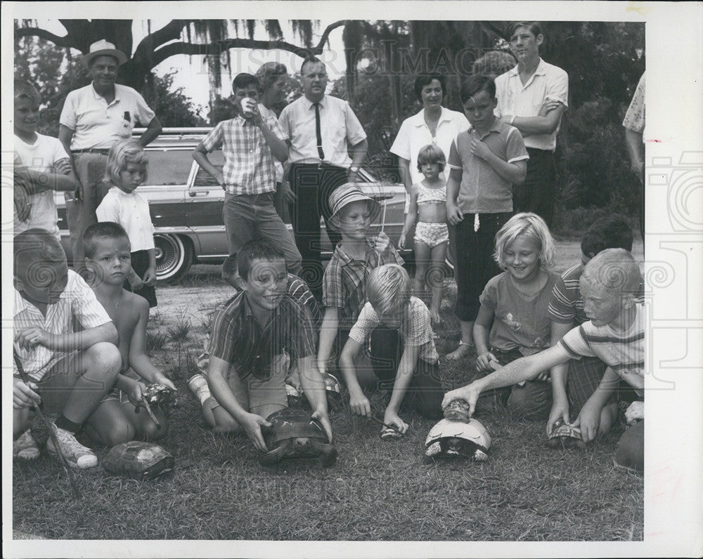 1965 Press Photo Hudson Ceremony Turtle Racing - Historic Images