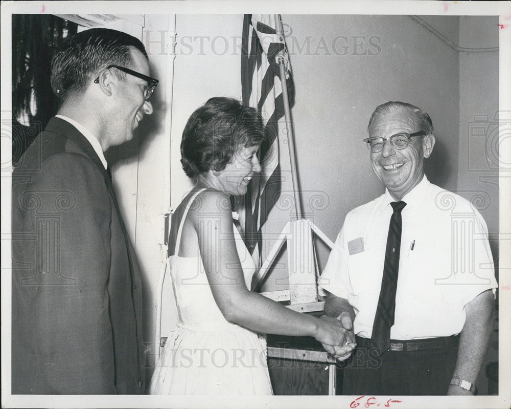 1965 Press Photo Mike Edenfield Dade City FL Winner Of Greased Pole Climb - Historic Images