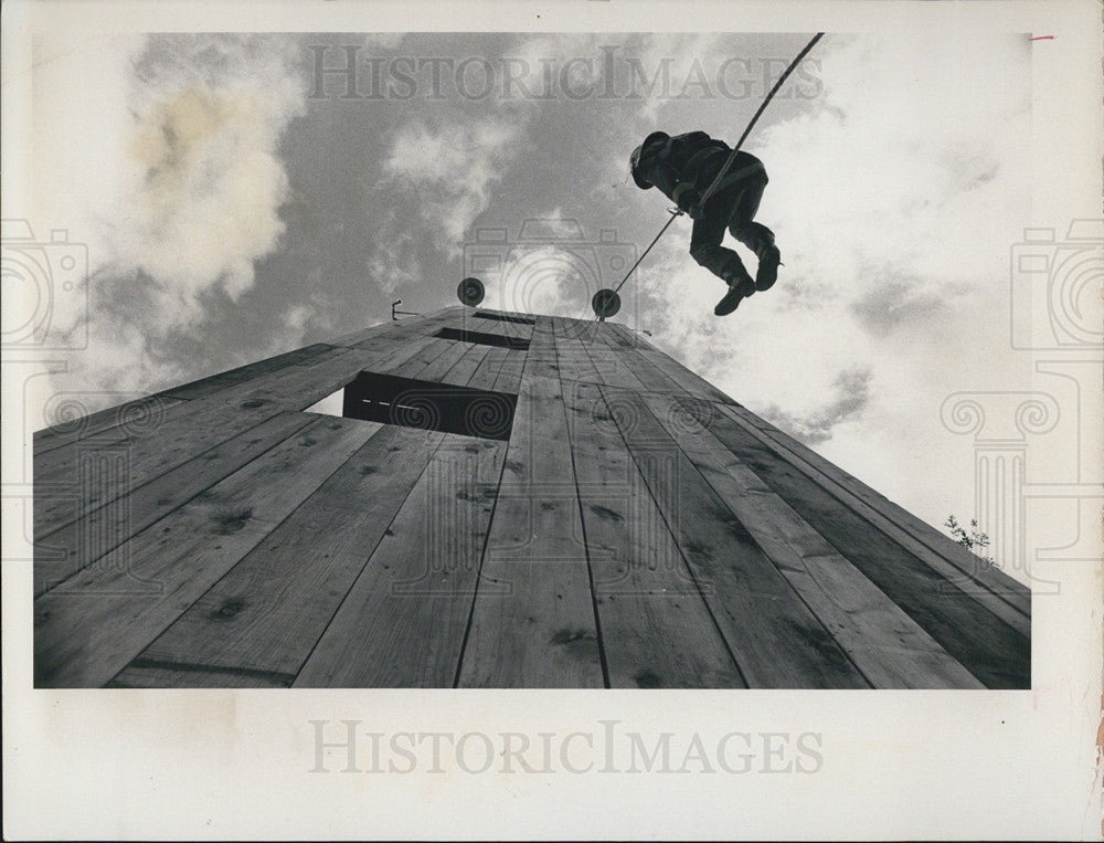 1975 Press Photo Hudson Volunteer Fire Department Training/R. Mitchell/Florida - Historic Images