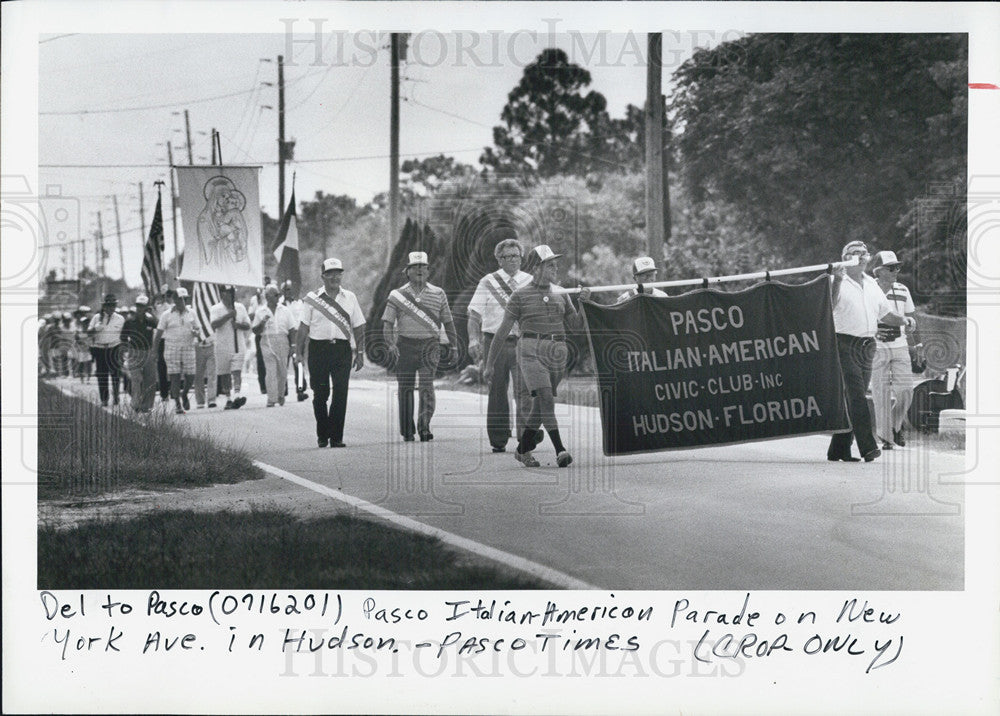 1982 Press Photo Pasco-Italian American Club Hudson Parade - Historic Images