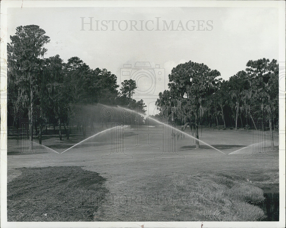 1971 Press Photo Water Sprinklers Innisbrook Golf Course - Historic Images