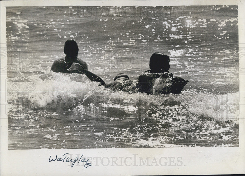 1977 Press Photo Swimmers in Gulf Waters of Belleview Beach - Historic Images