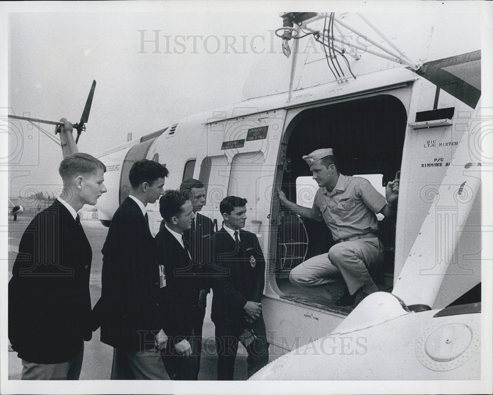 1966 Press Photo Jim Glasgow Shows Canadian Air Cadets Helicopter At Station - Historic Images