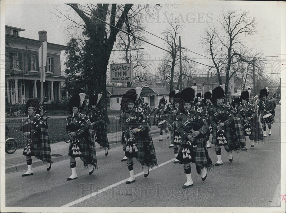 1975 Press Photo Royal Canadian Air Force Band Parade/Ontario Canada - Historic Images