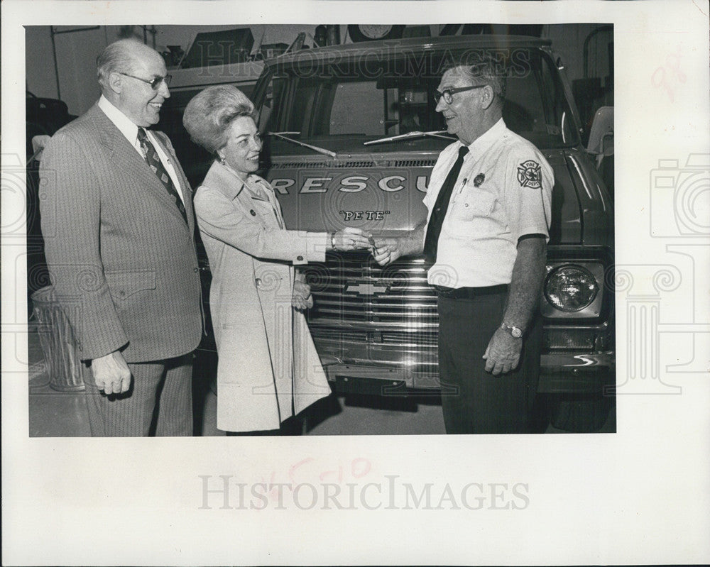 1974 Press Photo Belleview Rotary Club Buys New Fire Engine - Historic Images