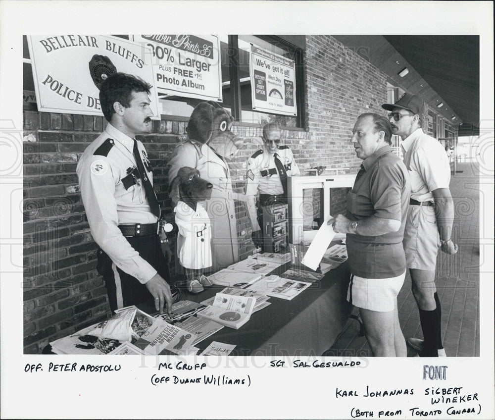 1985 Press Photo Belleair Has Dog, McGruff to Help Prevent Crime - Historic Images