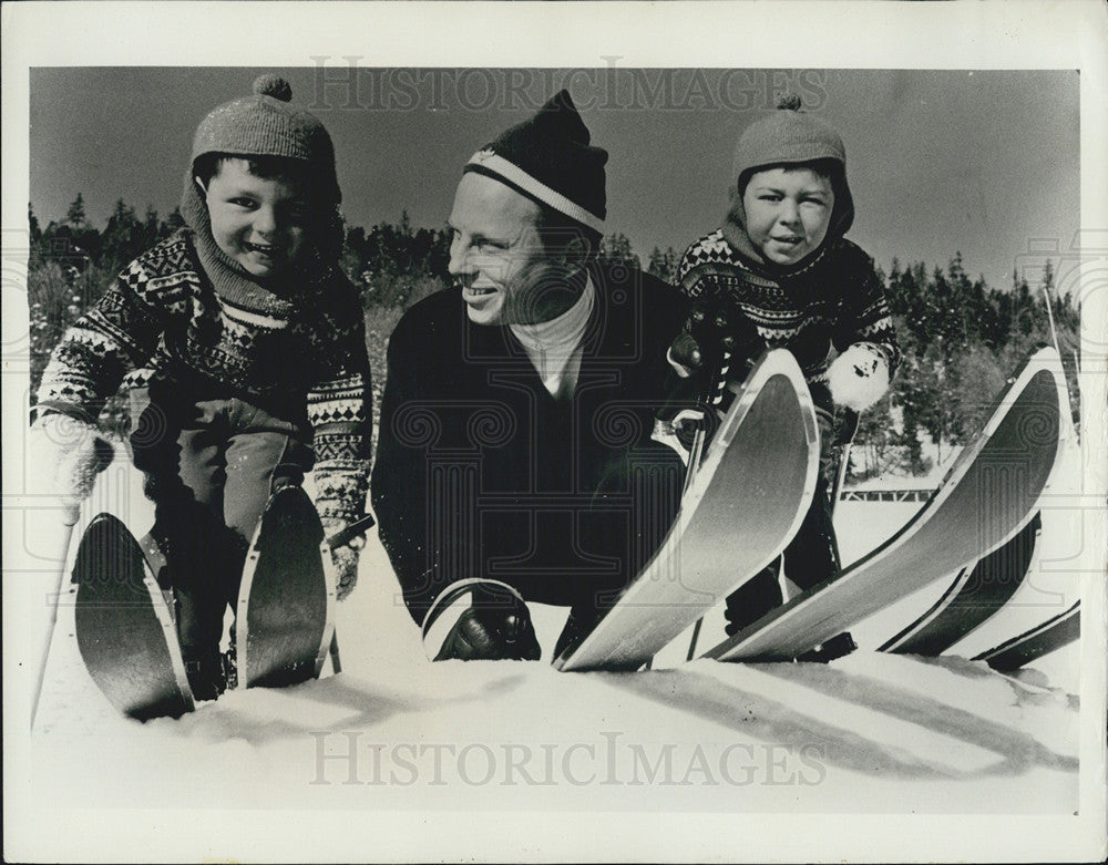 1965 Press Photo German Winter Resort Black Forest People Skiing - Historic Images