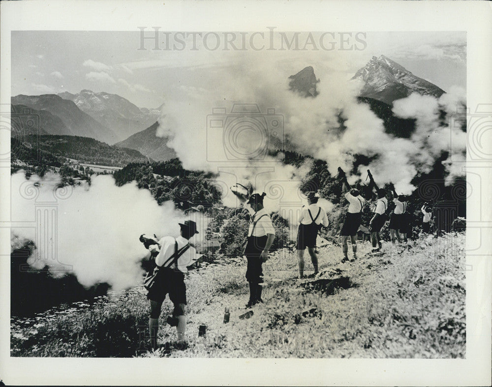 1965 Press Photo Germany Alpine Marksmen Tradition Scaring Away Evil Spirits - Historic Images