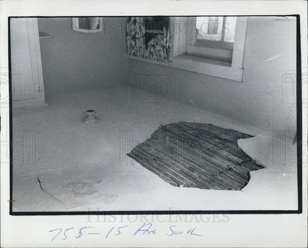 1974 Press Photo Ruined Bathroom Floor - Historic Images