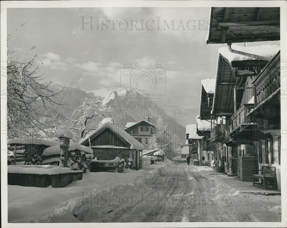 Press Photo Garmish Germany Snow-Covered Street - Historic Images