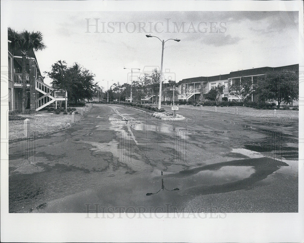 1984 Press Photo Monterey Bay Apartments - $1,000,000 Spruce-Up Work - Historic Images