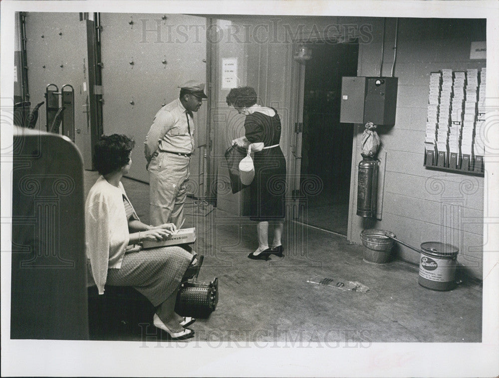 1961 Press Photo Montgomery employees leaving store, checked by Clarence Coffee - Historic Images