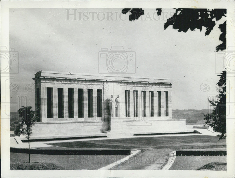 1937 Press Photo View of West face of US Memorial on Chateau-Thierry, France - Historic Images