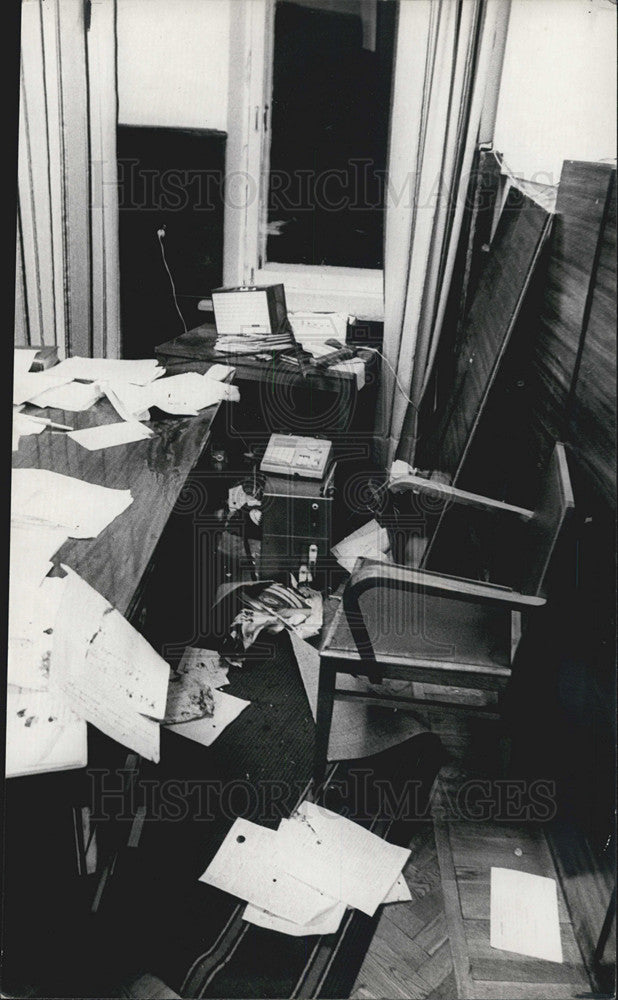 Press Photo Messy work area after possible break-in - Historic Images