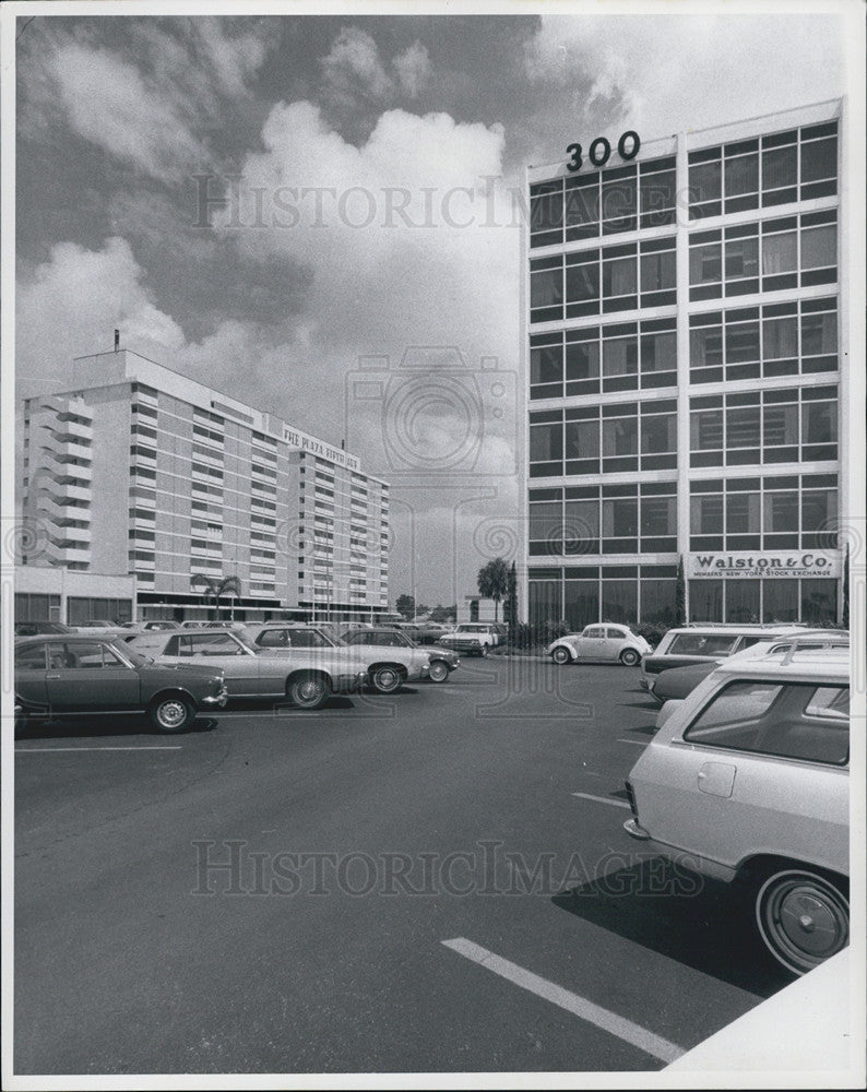 1971 Press Photo Plaza 5th Ave. Apartments and 300 Office Building - Historic Images