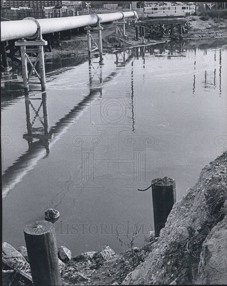 1965 Press Photo Floodwaters damage the bridge at E 52nd Ave and Franklin St Denver - Historic Images