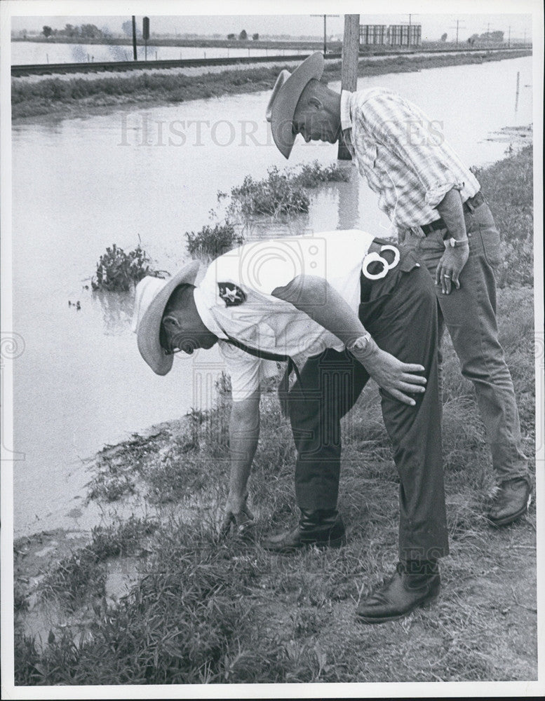 1955 Press Photo Vince Bianco, Sheriff Measures Flood Waters - Historic Images