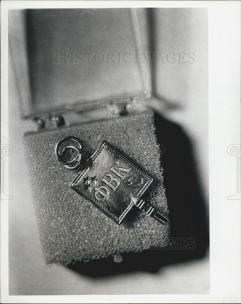 1980 Press Photo Phi Beta Kappa Key Pin - Historic Images