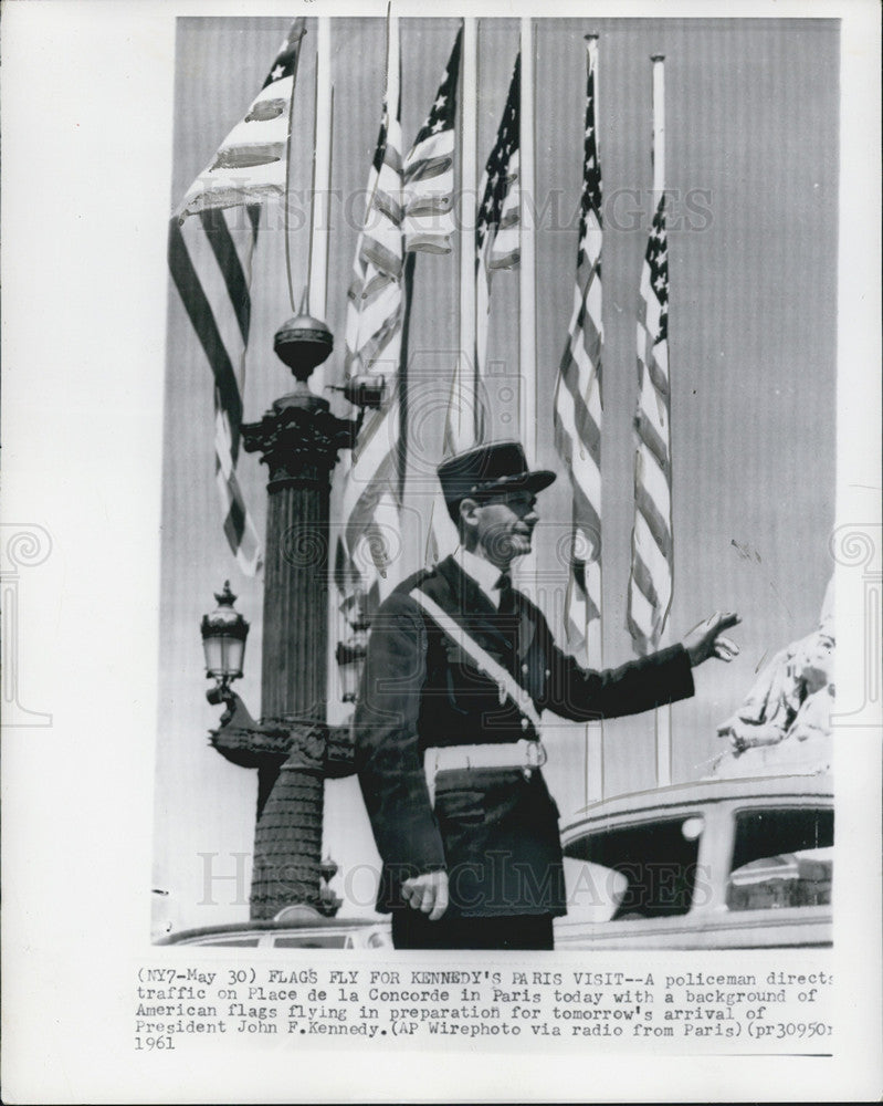 1961 Press Photo Flags are Raised for Kennedy&#39;s Visit to Paris - Historic Images