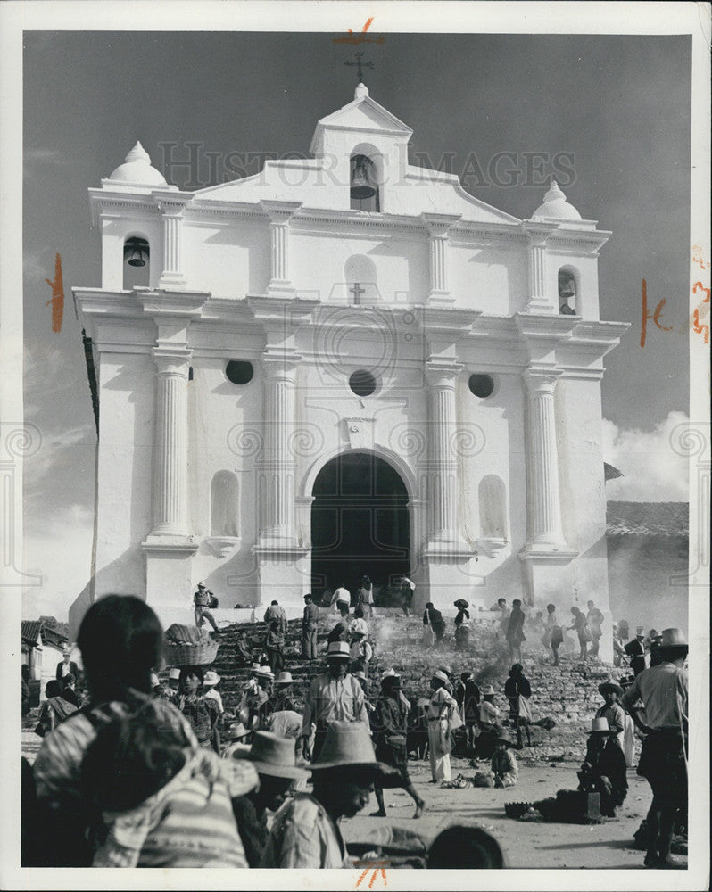 1960 Press Photo Pagan Rites Combined With Catholicism In Chichicastengo - Historic Images