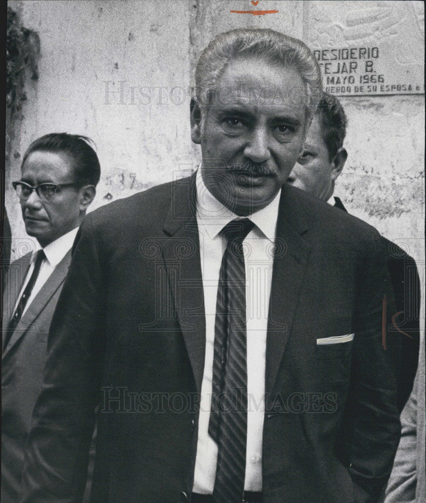 1966 Press Photo Police Officer Of Spanish Descent/Ethnic Groups/Guatemala City - Historic Images